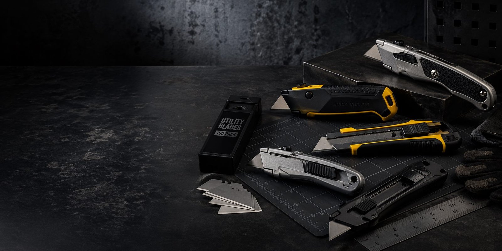 Drywall, flooring, and jobsite trim utility knife application